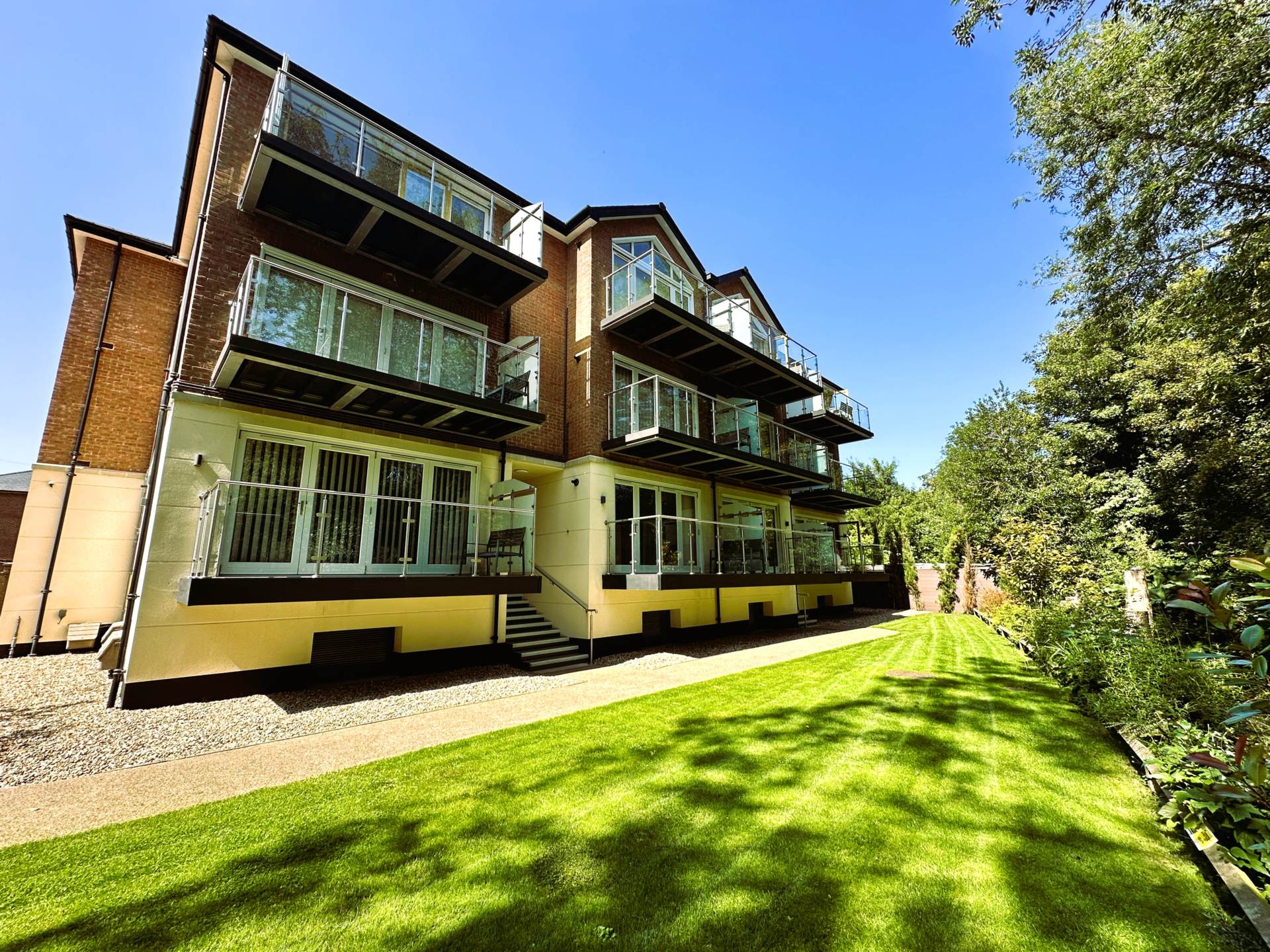 2 bedroom Flat to rent in Canterbury