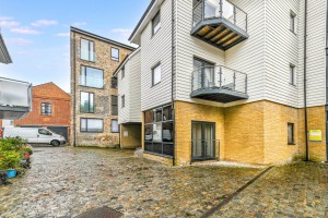 4 bedroom Apartment for sale in Canterbury