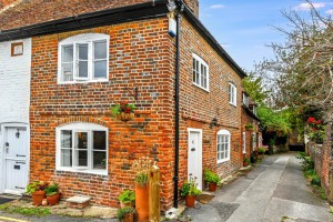 2 bedroom Cottage for sale in Canterbury
