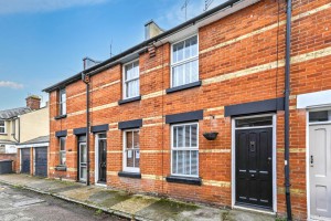2 bedroom Terraced for sale in Canterbury