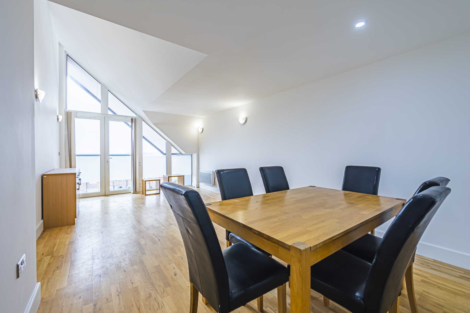 Additional Property Image 2 bedroom Apartment to rent in Abbots Langley 3