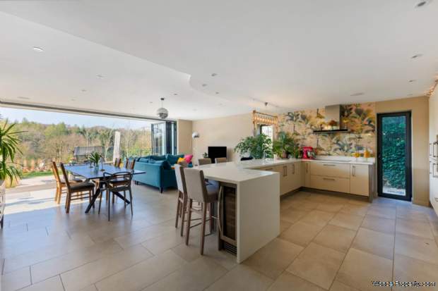 Additional Property Image 5 bedroom Detached for sale in Henley On Thames 6