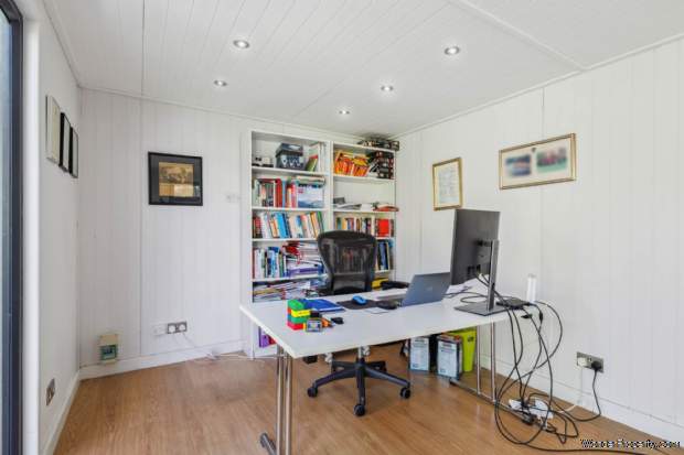 Additional Property Image 4 bedroom Detached for sale in Henley On Thames 10