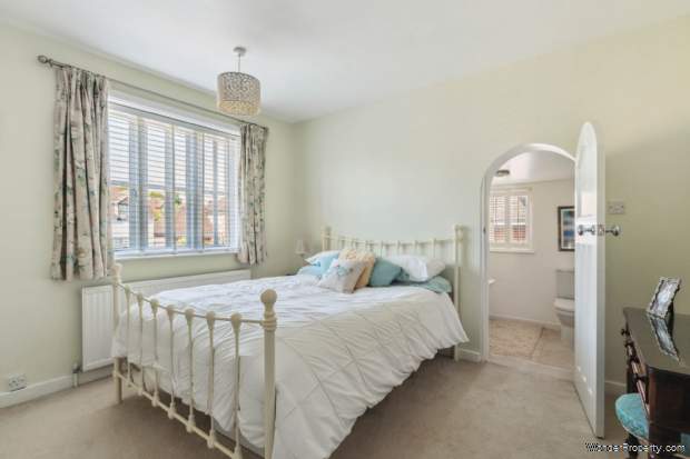 Additional Property Image 4 bedroom Detached for sale in Henley On Thames 2