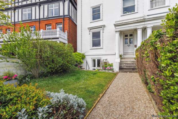 2 bedroom Flat for sale in Henley On Thames