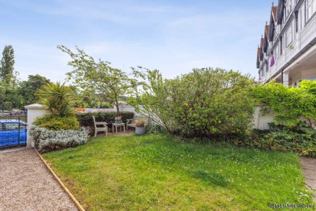 Additional Property Image 2 bedroom Flat for sale in Henley On Thames 3