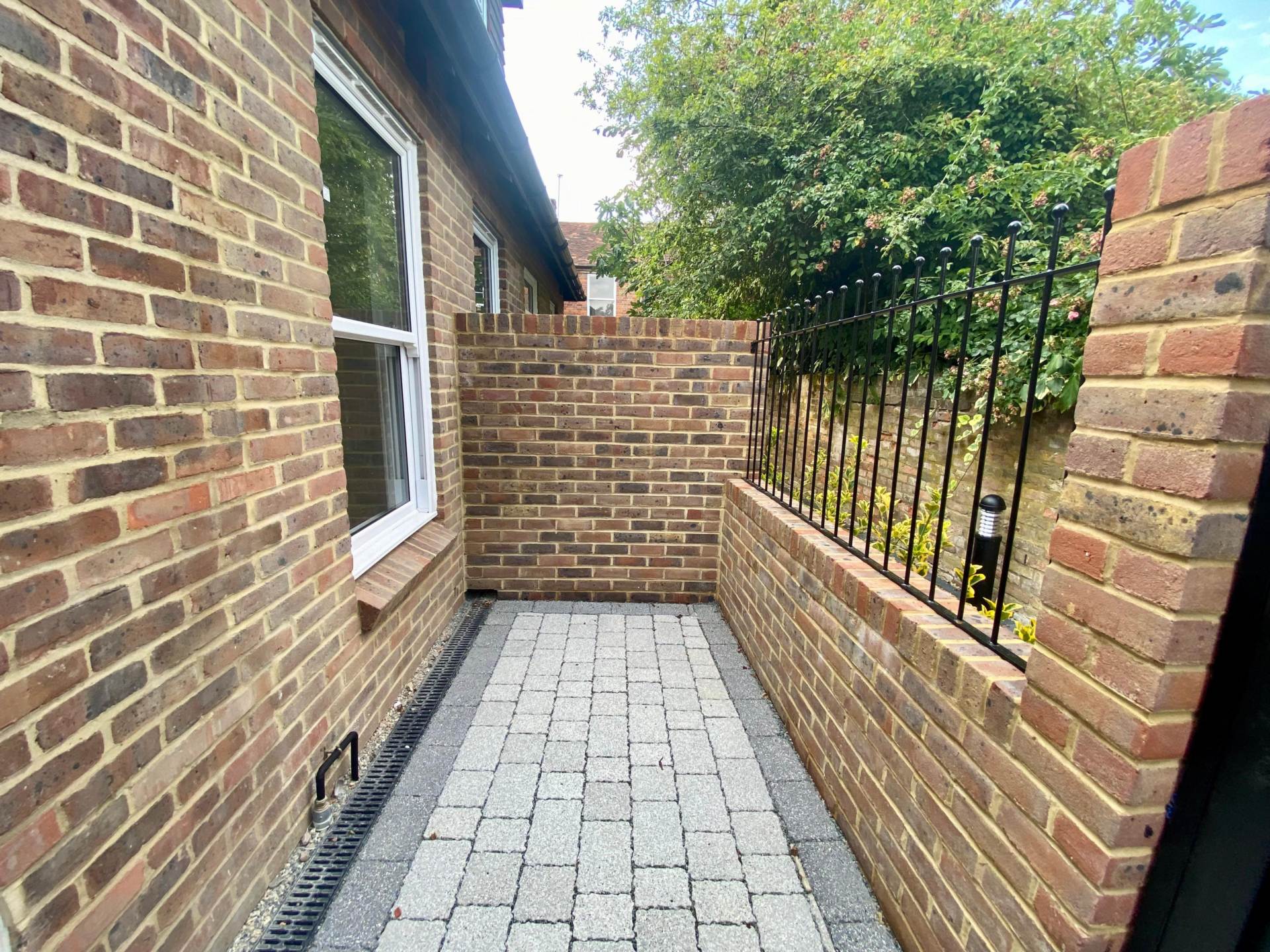 Additional Property Image 1 bedroom Maisonette to rent in Marlow 12
