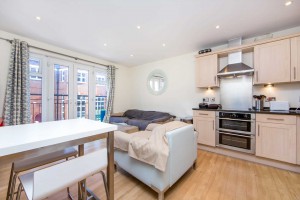 2 bedroom Apartment to rent in London