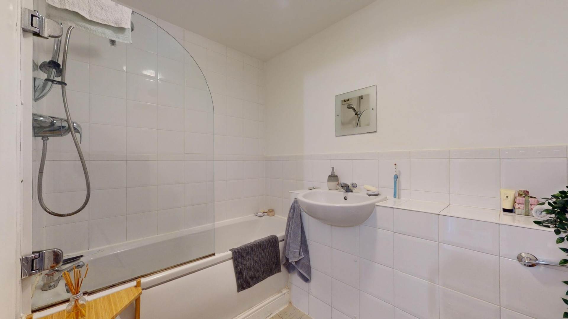 Additional Property Image 2 bedroom Flat to rent in London 8