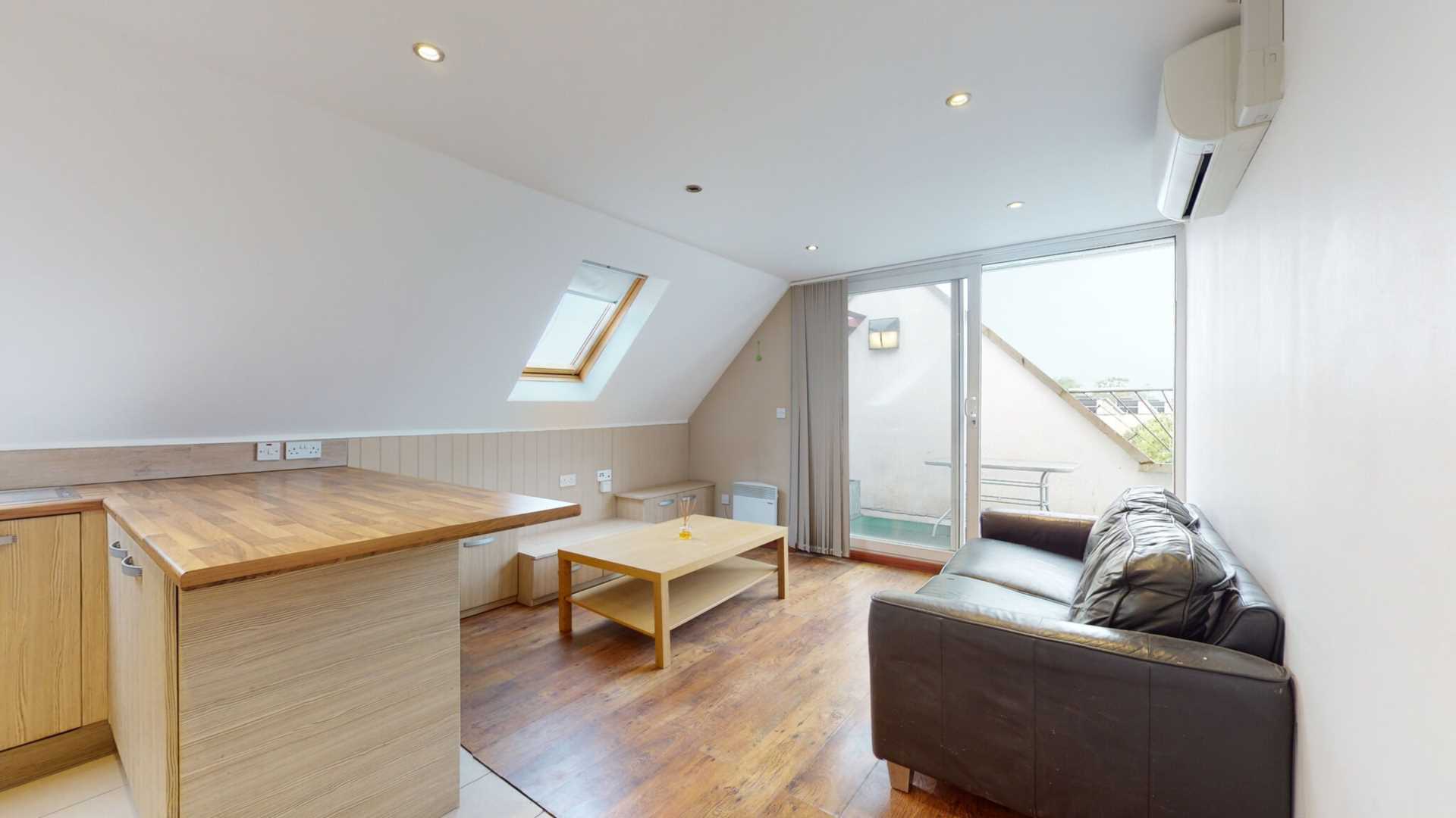 Additional Property Image 2 bedroom Penthouse to rent in London 2