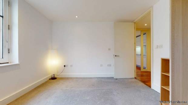 Additional Property Image 1 bedroom Flat for sale in London 9