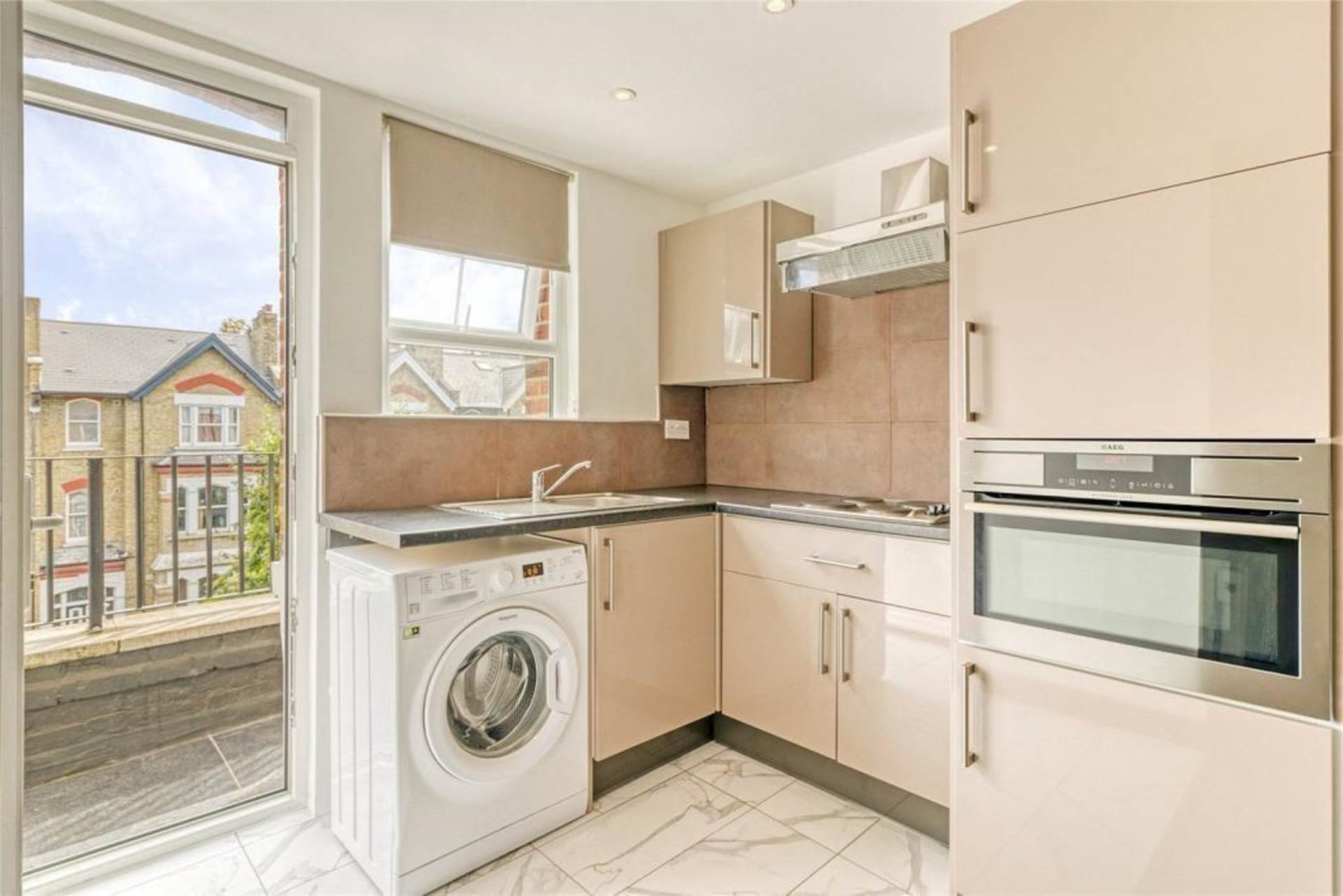 Additional Property Image 1 bedroom Studio to rent in London 2