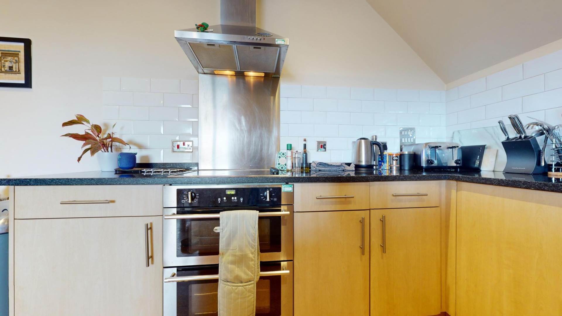 Additional Property Image 2 bedroom Flat to rent in London 8