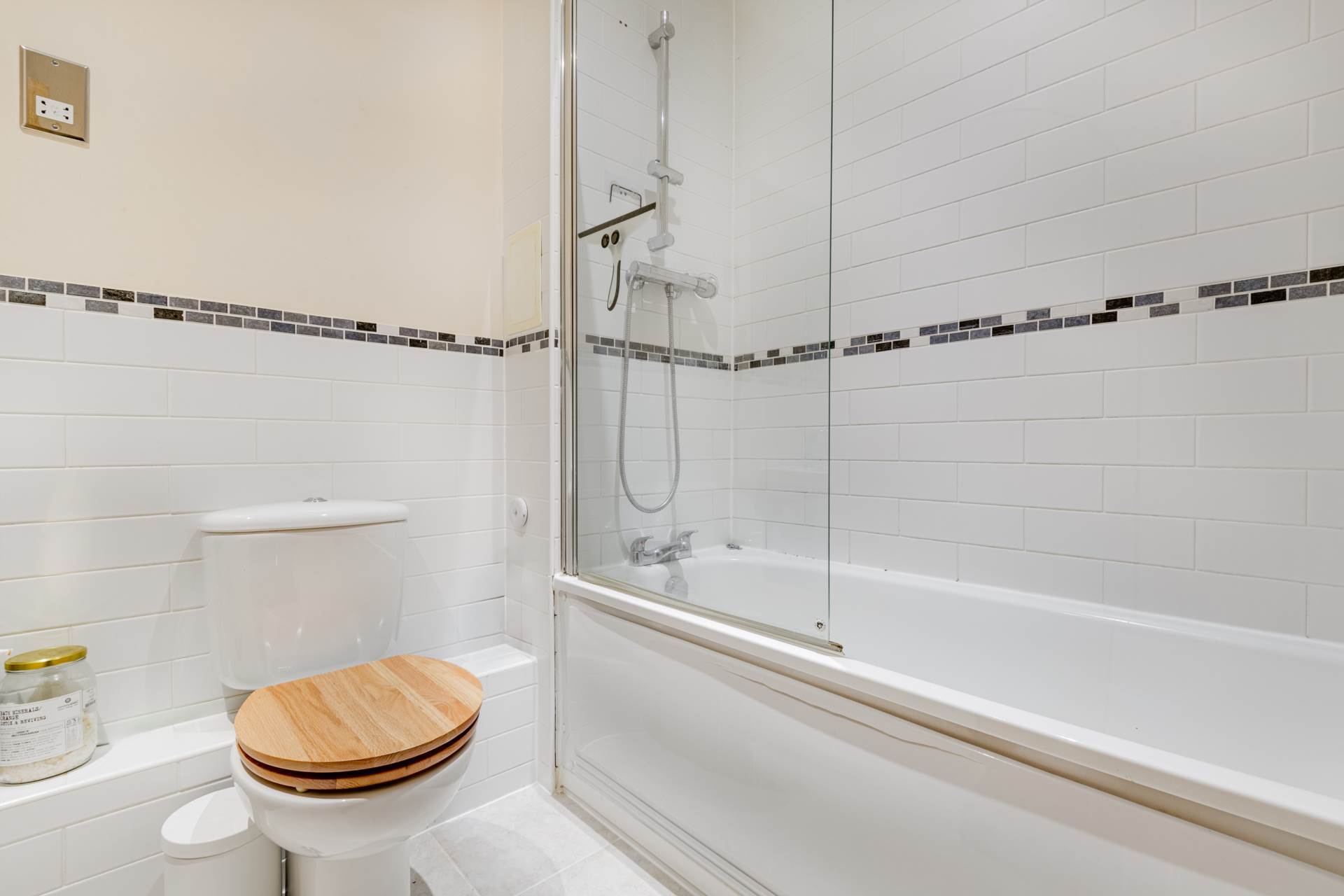 Additional Property Image 2 bedroom Flat to rent in London 8