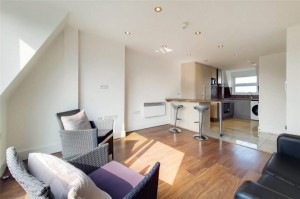 2 bedroom Penthouse to rent in London