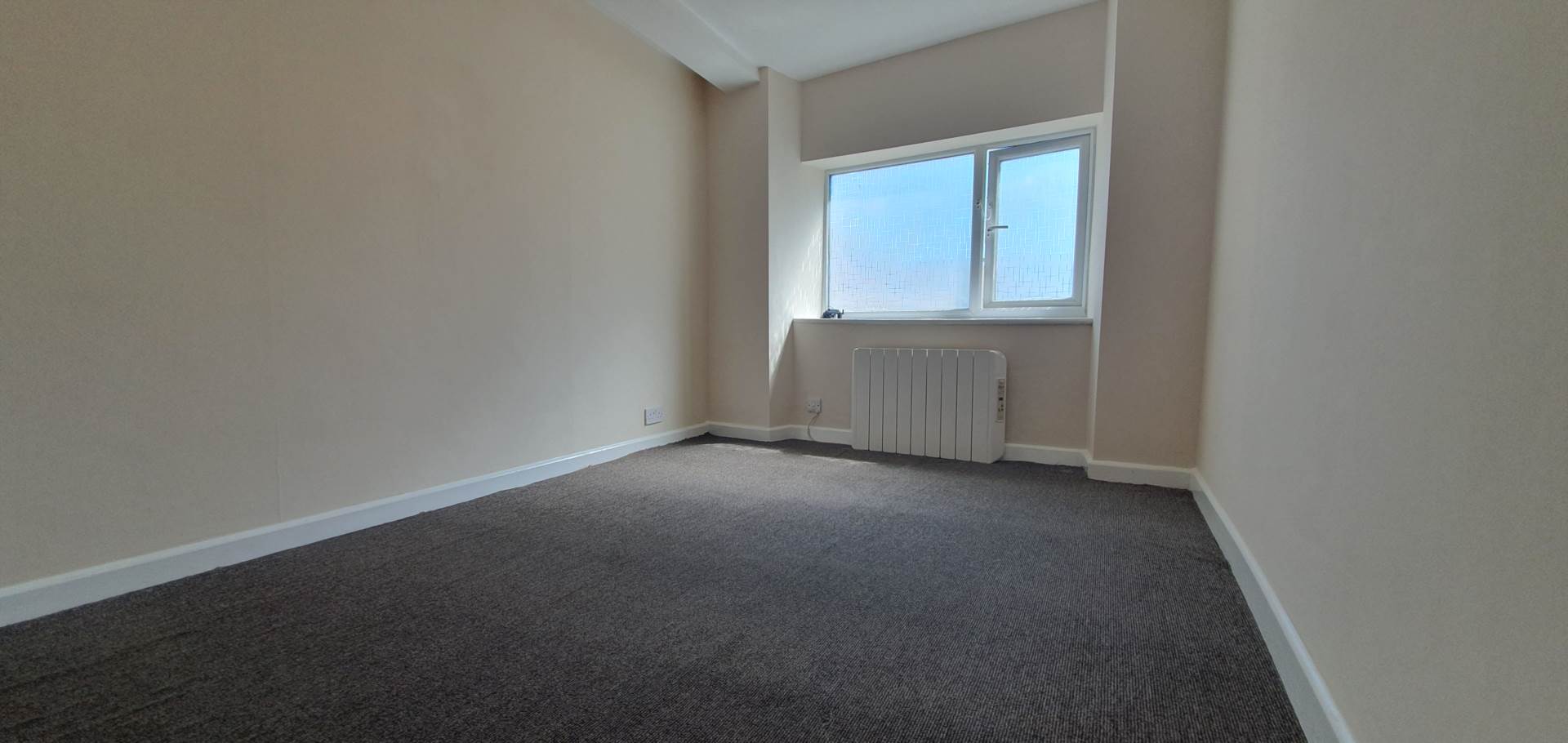 Additional Property Image 2 bedroom Flat to rent in Chard 4