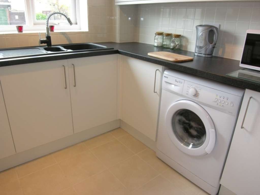Additional Property Image 2 bedroom Flat to rent in Chard 5