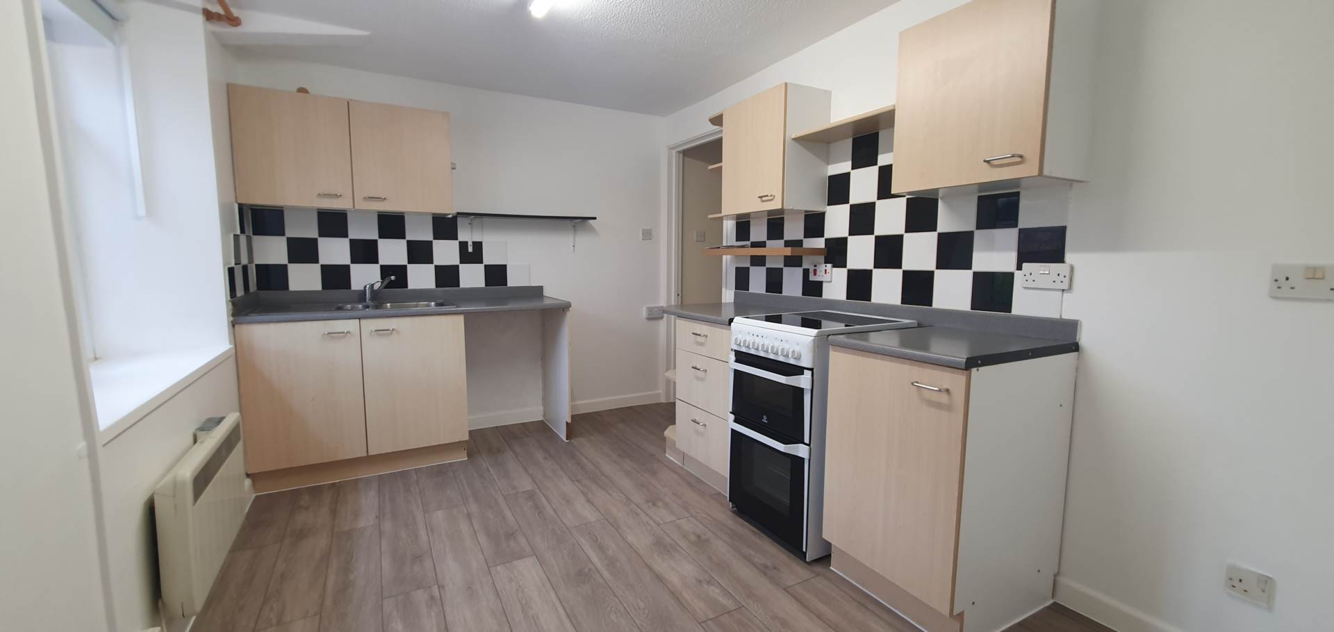 Additional Property Image 2 bedroom Flat to rent in Chard 2