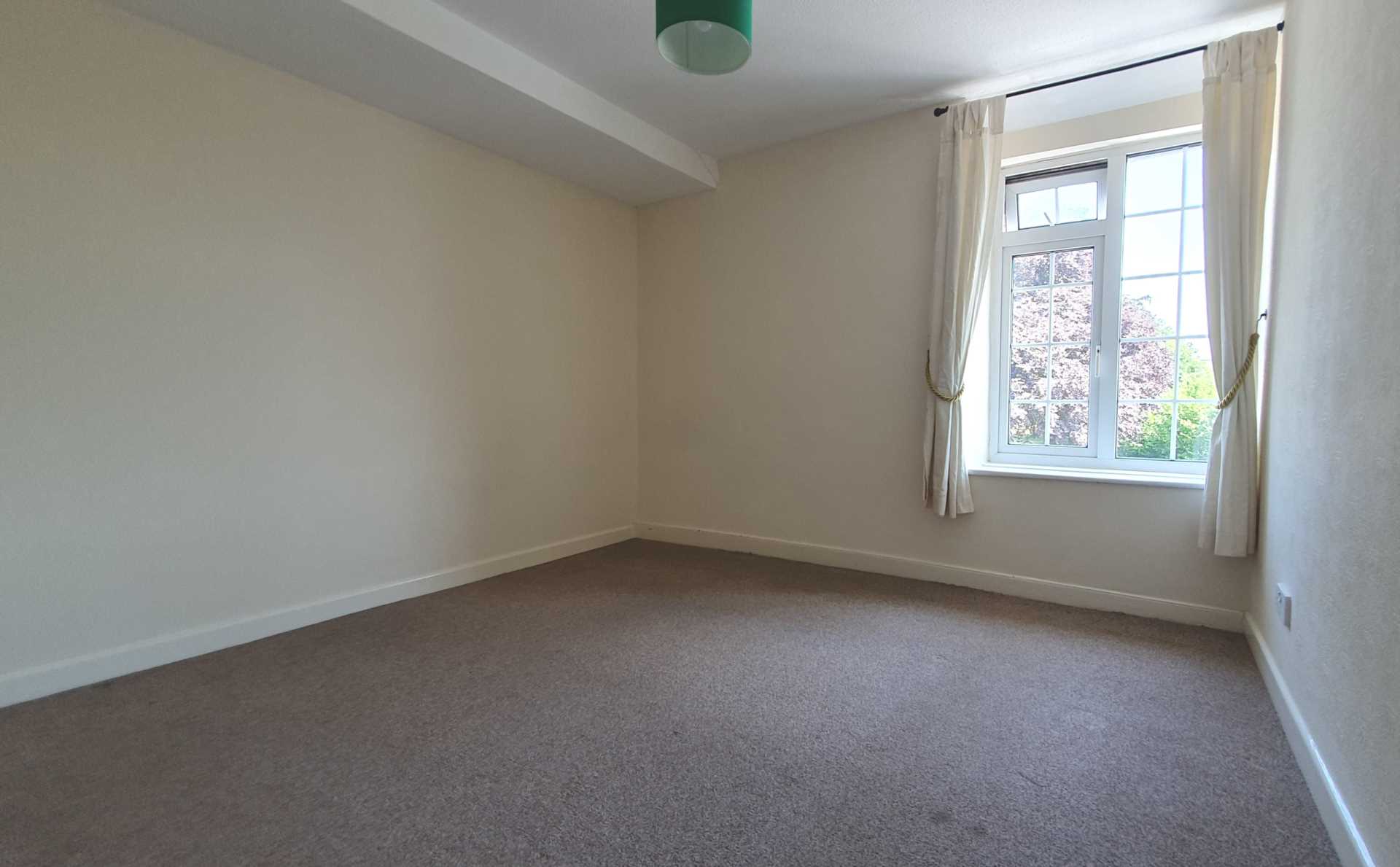 Additional Property Image 2 bedroom Flat to rent in Chard 4