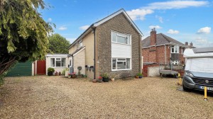5 bedroom Detached for sale in Chard