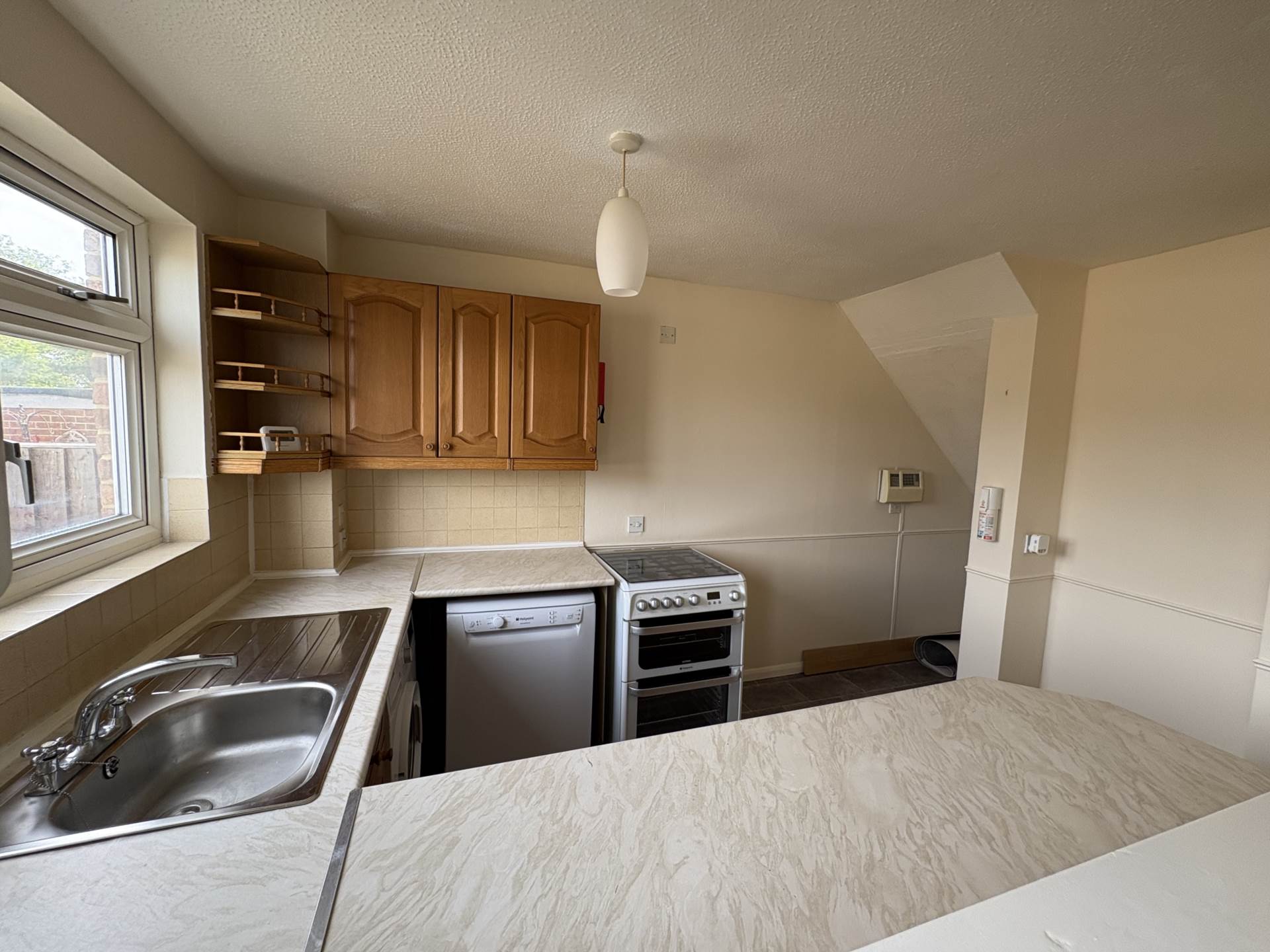 Additional Property Image 3 bedroom Semi Detached to rent in Tadworth 4