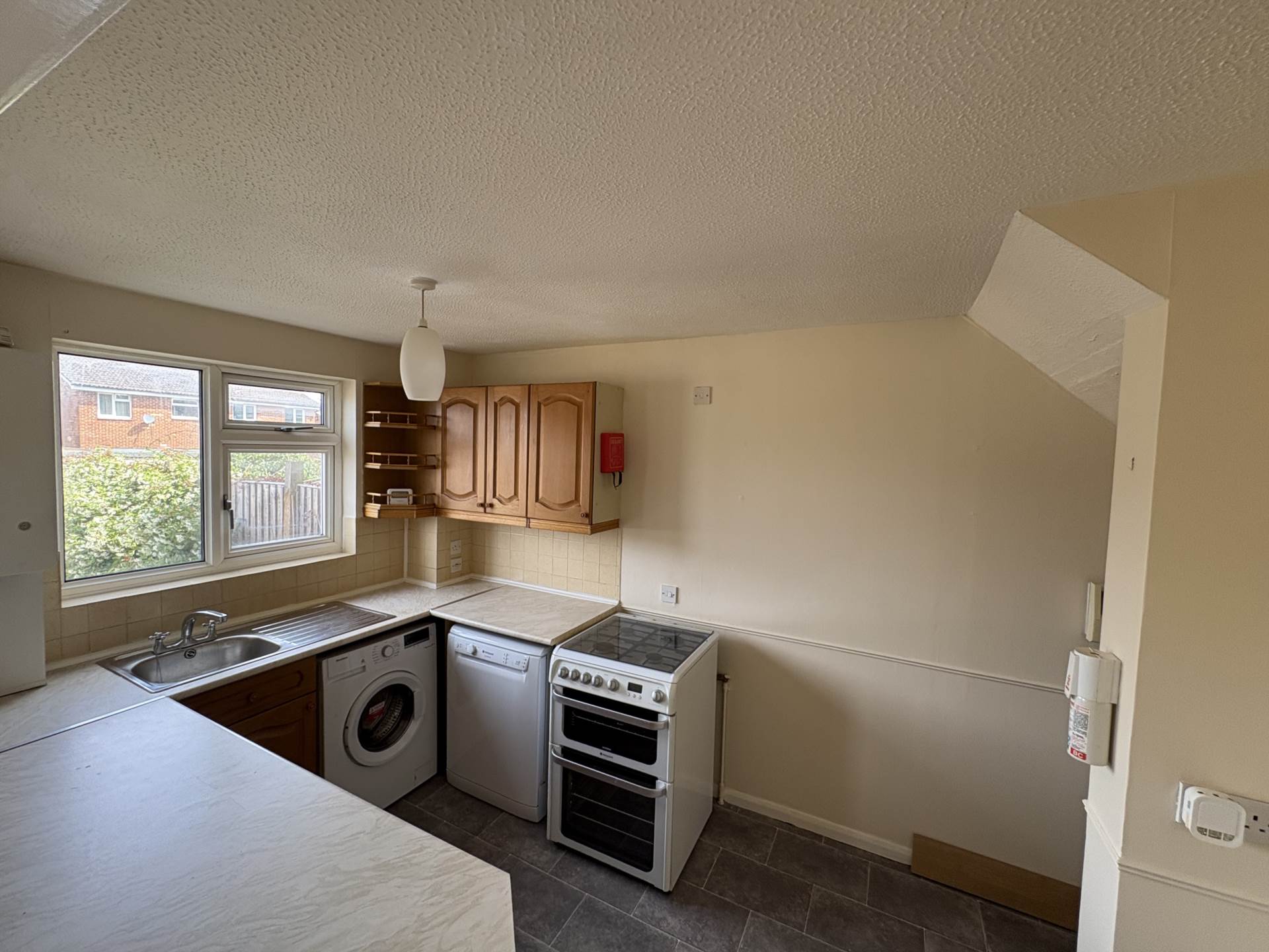 Additional Property Image 3 bedroom Semi Detached to rent in Tadworth 5