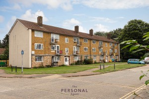 2 bedroom Flat to rent in Tadworth