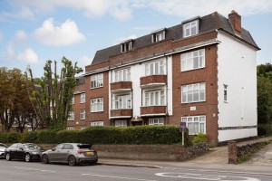 2 bedroom Flat to rent in Sutton