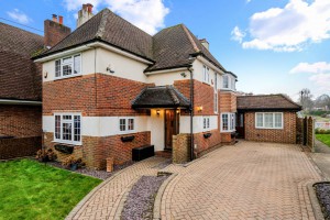 5 bedroom Detached to rent in Tadworth