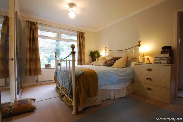 Additional Property Image 4 bedroom Detached for sale in Ferndown 6