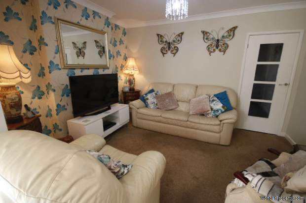 Additional Property Image 3 bedroom Detached Bungalow for sale in Bournemouth 6