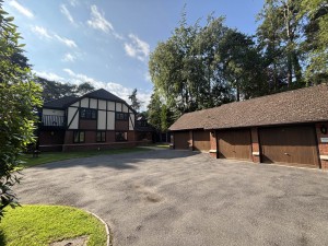 2 bedroom Apartment to rent in Ferndown