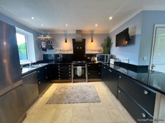 Additional Property Image 6 bedroom Detached for sale in Oldham 11