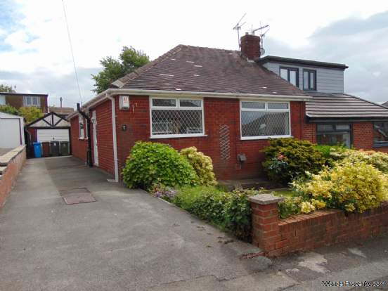 2 bedroom Semi Detached Bungalow for sale in Oldham