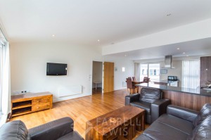 3 bedroom Apartment to rent in London