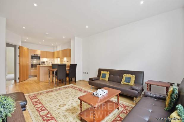 2 bedroom Apartment to rent in London
