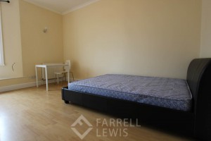 2 bedroom Apartment to rent in London