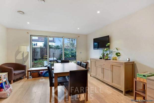 3 bedroom Town House for sale in London