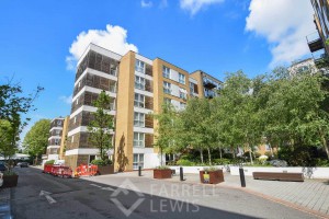 2 bedroom Apartment to rent in London