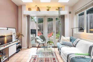 2 bedroom Maisonette to rent in London