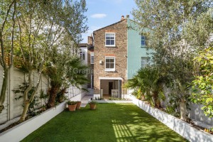 4 bedroom Terraced to rent in London