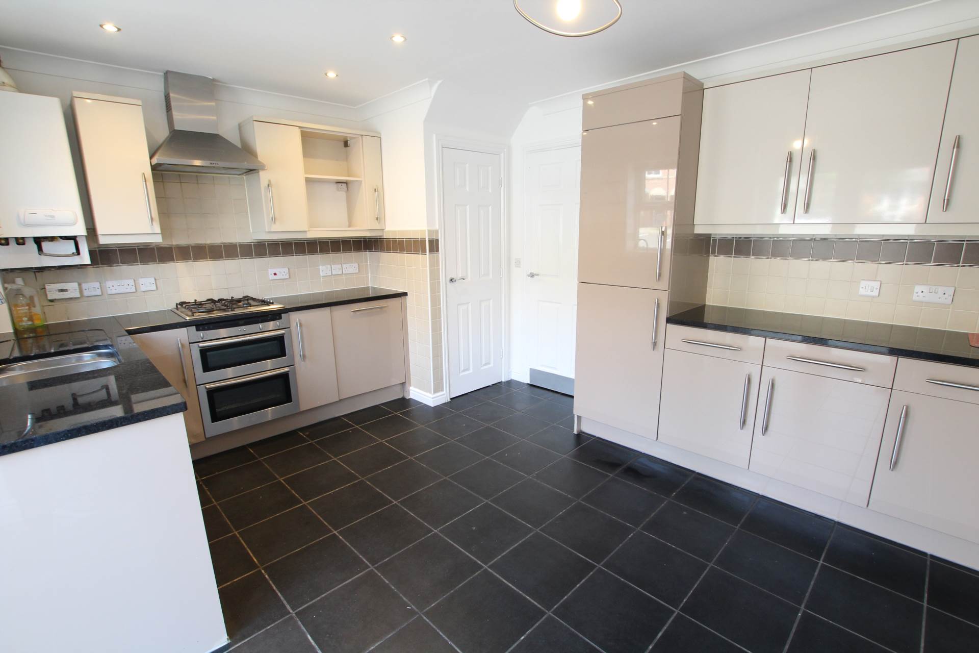 Additional Property Image 4 bedroom Semi Detached to rent in Salford 4