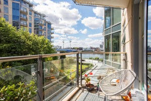 2 bedroom Apartment to rent in London