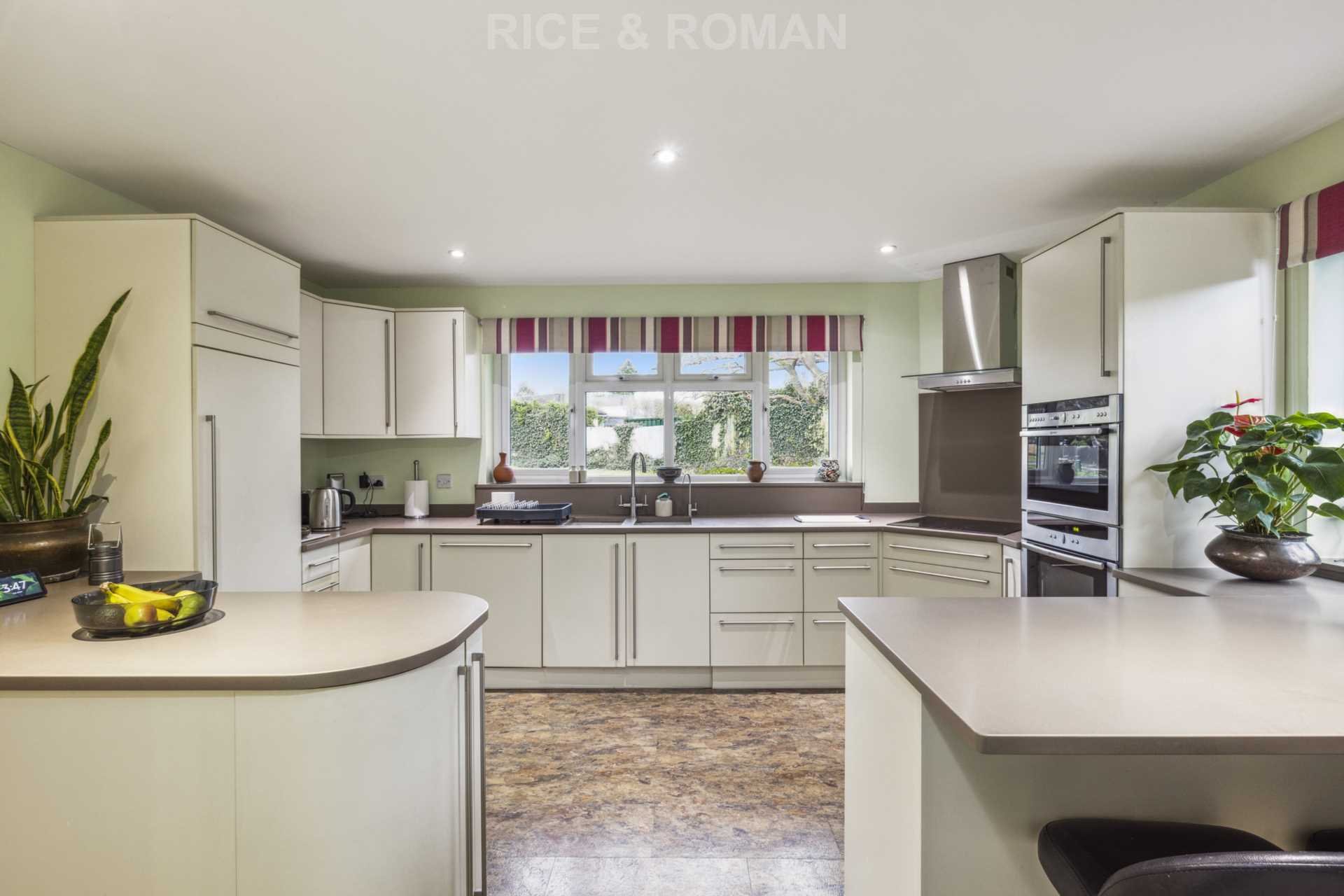 Additional Property Image 5 bedroom Bungalow for sale in Ascot 8