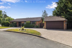 5 bedroom Bungalow for sale in Ascot
