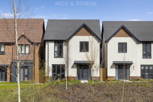 4 bedroom Detached for sale in Crowthorne