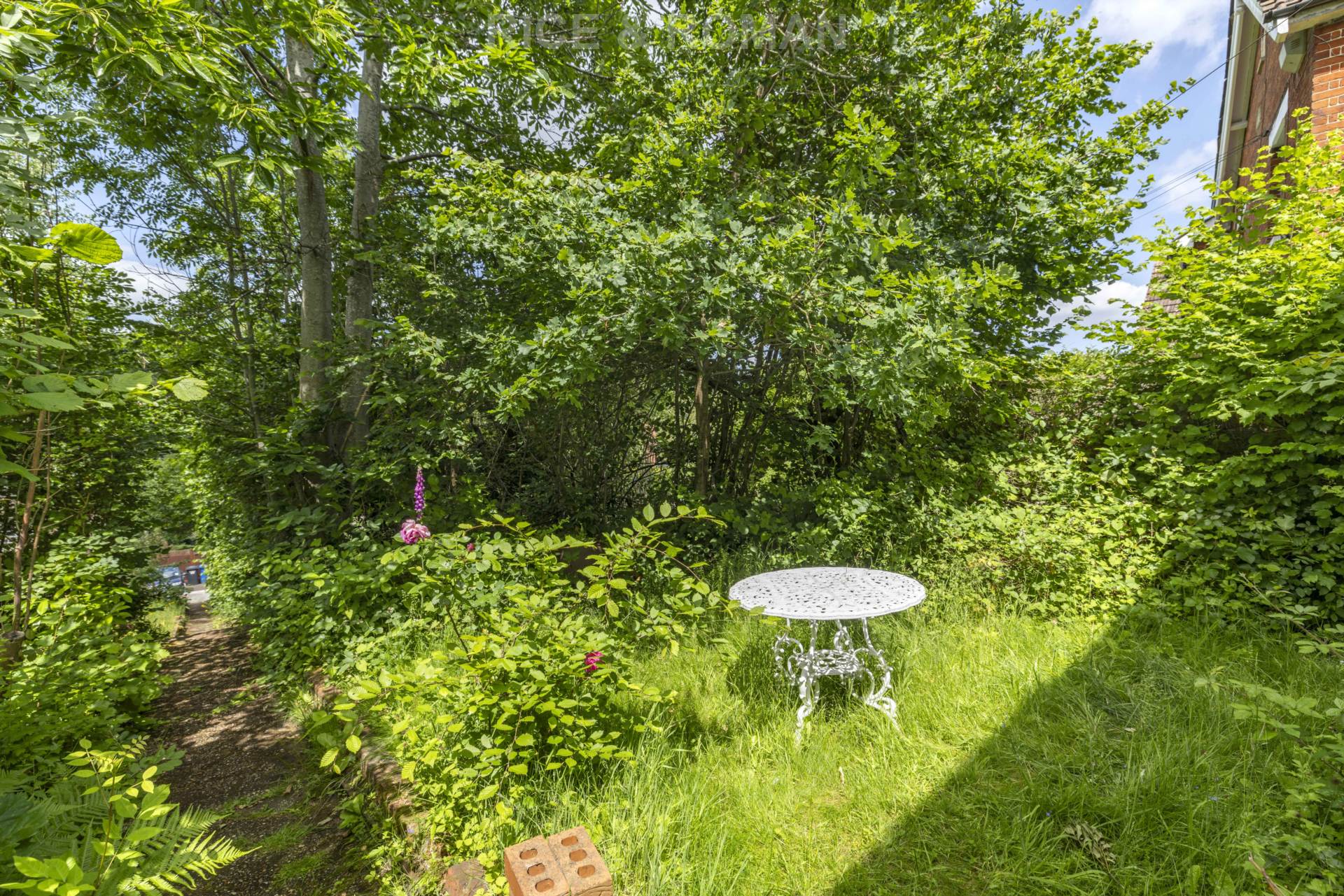 Additional Property Image 2 bedroom Detached for sale in Ascot 3