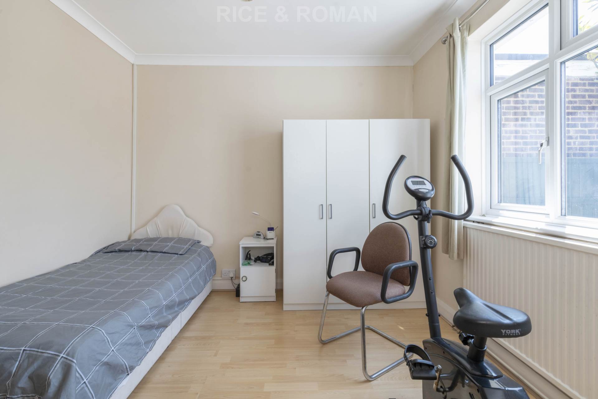 Additional Property Image 3 bedroom Semi Detached Bungalow for sale in Twickenham 8