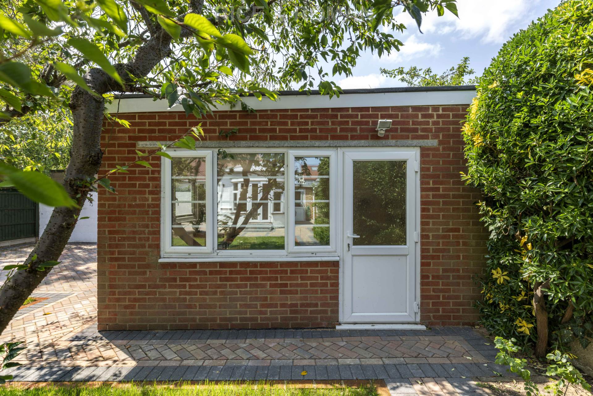 Additional Property Image 3 bedroom Semi Detached Bungalow for sale in Twickenham 12