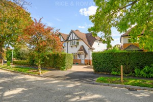 2 bedroom Semi Detached for sale in Ashford